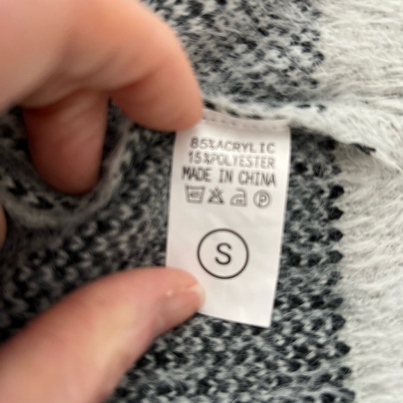 Animal Print Sweater - Picture 3 of 4